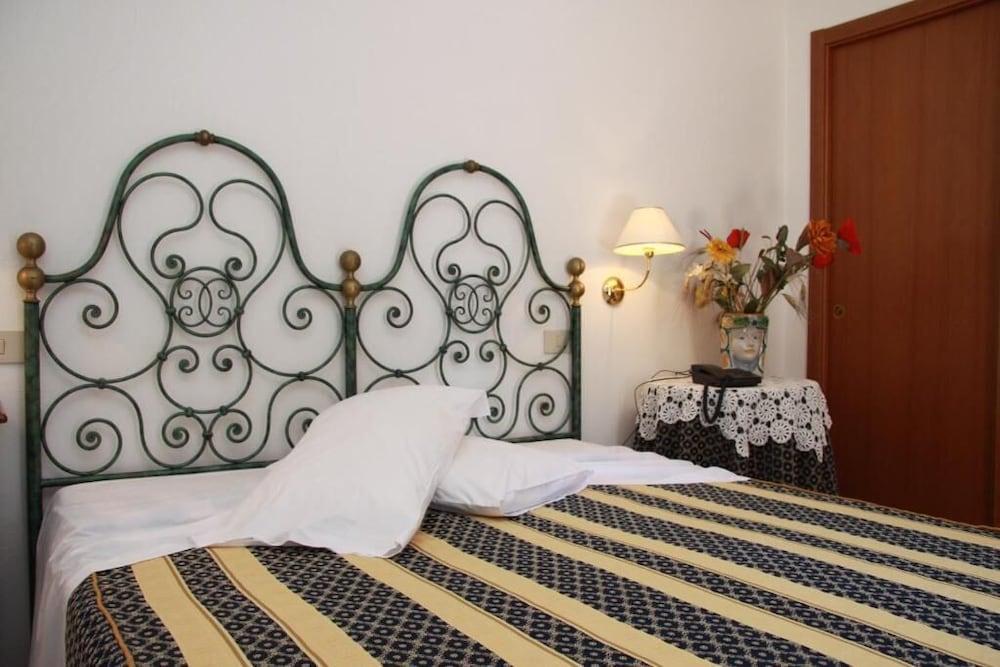 Garden Hotel 2*